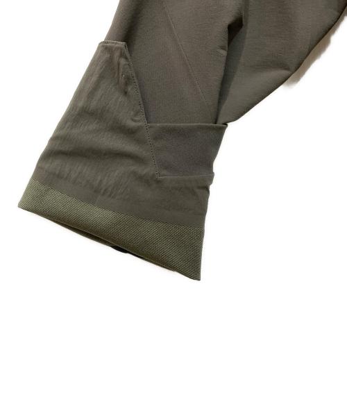 ARC'TERYX（アークテリクス）ARC'TERYX (アークテリクス) アウトドアウェア(ジャケット) グレー サイズ:SIZE　Mの古着・服飾アイテム
