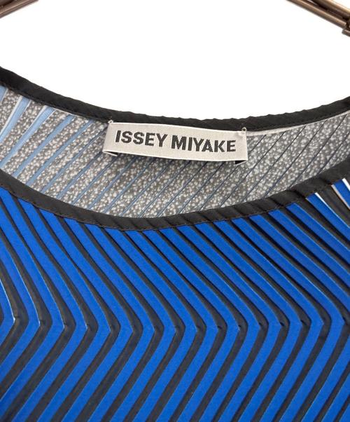 ISSEY MIYAKE（イッセイミヤケ）ISSEY MIYAKE (イッセイミヤケ) 3Dスチーム プリーツカットソー ブルー×ブラック サイズ:2の古着・服飾アイテム