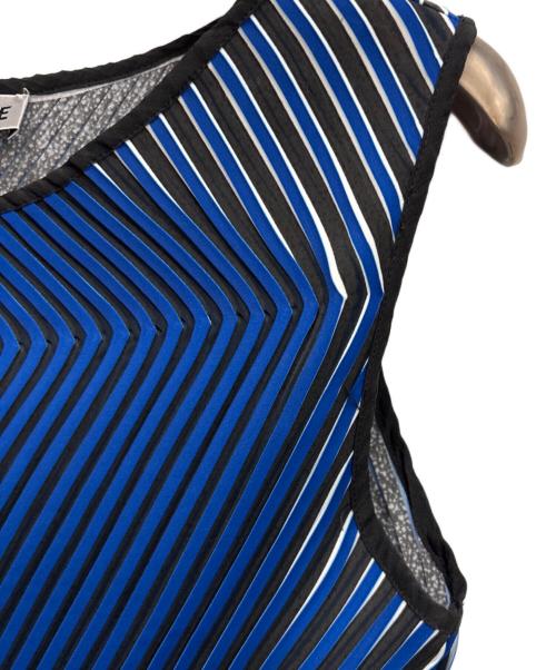 ISSEY MIYAKE（イッセイミヤケ）ISSEY MIYAKE (イッセイミヤケ) 3Dスチーム プリーツカットソー ブルー×ブラック サイズ:2の古着・服飾アイテム