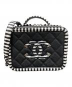 CHANELシャネル）の古着「CCフィリグリー スモール バニティ ショルダーバッグ」｜ブラック×ホワイト