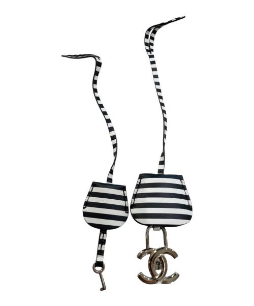 CHANEL（シャネル）CHANEL (シャネル) CCフィリグリー スモール バニティ ショルダーバッグ ブラック×ホワイト サイズ:スモール/Smallの古着・服飾アイテム