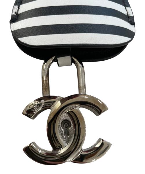 CHANEL（シャネル）CHANEL (シャネル) CCフィリグリー スモール バニティ ショルダーバッグ ブラック×ホワイト サイズ:スモール/Smallの古着・服飾アイテム