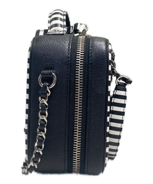 CHANEL（シャネル）CHANEL (シャネル) CCフィリグリー スモール バニティ ショルダーバッグ ブラック×ホワイト サイズ:スモール/Smallの古着・服飾アイテム