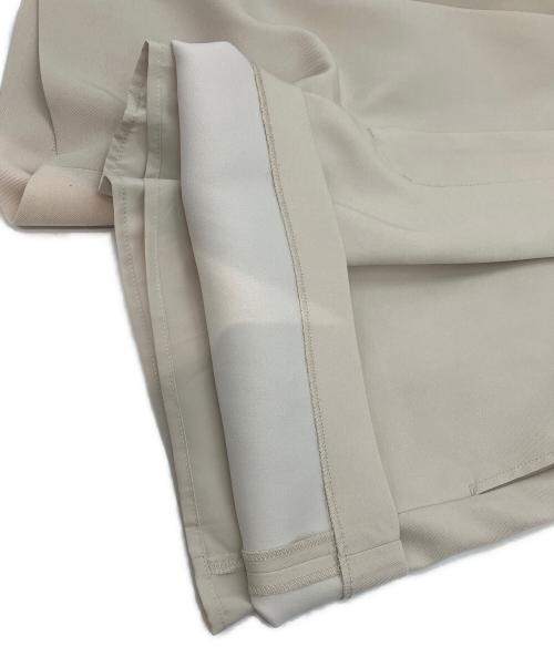 HER LIP TO（ハーリップトゥ）HER LIP TO (ハーリップトゥ) Tucked Twill Bermuda Shorts ベージュ サイズ:Mの古着・服飾アイテム
