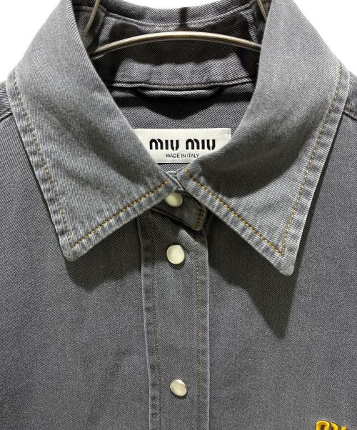 MIU MIU（ミュウミュウ）MIU MIU (ミュウミュウ) Chambray Shirt/シャンブレーシャツ/GWC121 S000 15MP グレー サイズ:38の古着・服飾アイテム