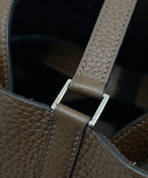 HERMES（エルメス）HERMES (エルメス) ピコタンロックMM/トリヨンクレマンス/☐Q刻印:2013年/シルバー金具 カカオ サイズ:MMの古着・服飾アイテム