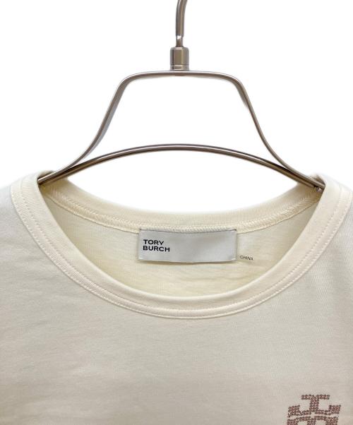 TORY BURCH（トリーバーチ）TORY BURCH (トリーバーチ) ラインストーンロゴTシャツ アイボリー サイズ:Sの古着・服飾アイテム