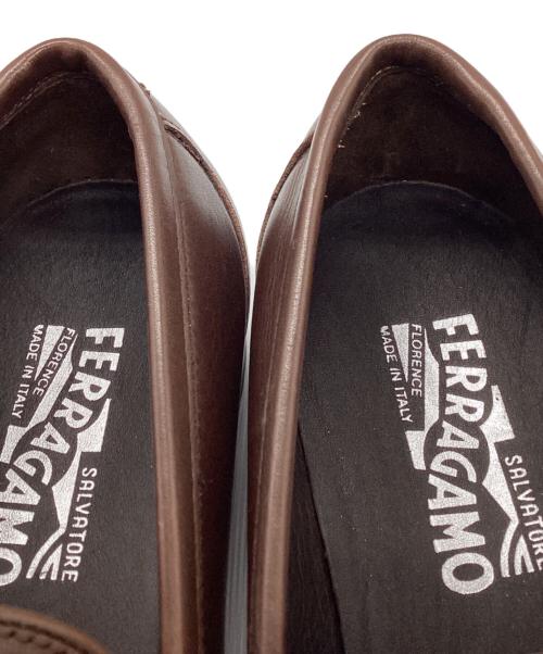 Salvatore Ferragamo（サルヴァトーレ フェラガモ）Salvatore Ferragamo (サルヴァトーレ フェラガモ) ガンチーニ ローファー ブラウン×ブラック サイズ:８の古着・服飾アイテム