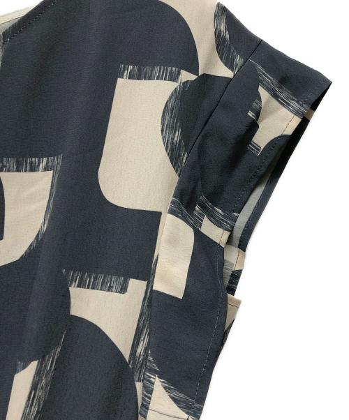 allureville（アルアバイル）allureville (アルアバイル) モダンジオメトリックプリントワンピース グレー サイズ:2の古着・服飾アイテム