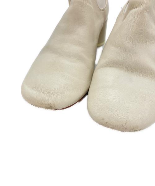 MM6 Maison Margiela（エムエムシックスメゾンマルジェラ）MM6 Maison Margiela (エムエムシックスメゾンマルジェラ) サイドゴアレザーブーツ ホワイト サイズ:SIZE 37の古着・服飾アイテム