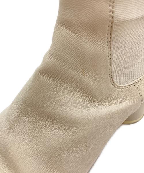 MM6 Maison Margiela（エムエムシックスメゾンマルジェラ）MM6 Maison Margiela (エムエムシックスメゾンマルジェラ) サイドゴアレザーブーツ ホワイト サイズ:SIZE 37の古着・服飾アイテム
