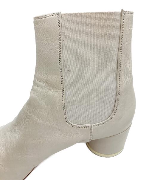 MM6 Maison Margiela（エムエムシックスメゾンマルジェラ）MM6 Maison Margiela (エムエムシックスメゾンマルジェラ) サイドゴアレザーブーツ ホワイト サイズ:SIZE 37の古着・服飾アイテム