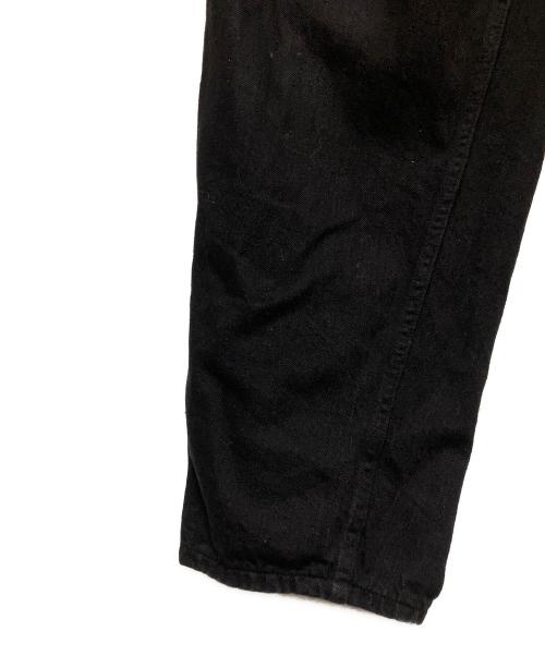 COMOLI（コモリ）COMOLI (コモリ) デニム ベルテッドパンツ ブラック サイズ:4の古着・服飾アイテム