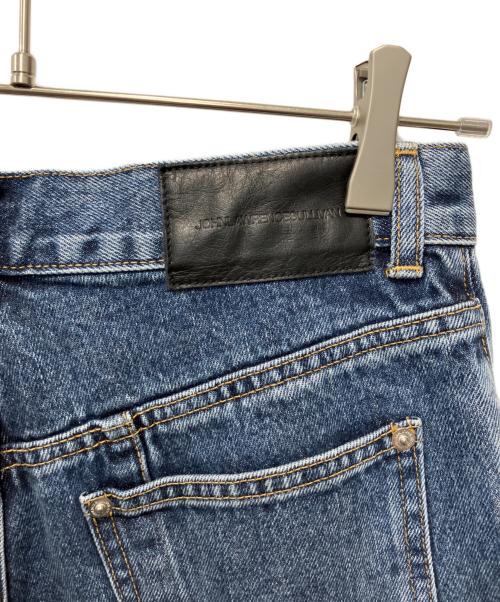 JOHN LAWRENCE SULLIVAN（ジョン ローレンス サリバン）JOHN LAWRENCE SULLIVAN (ジョン ローレンス サリバン) WASHED DENIM HOLLOWED OUT PANTS インディゴ サイズ:M 未使用品の古着・服飾アイテム