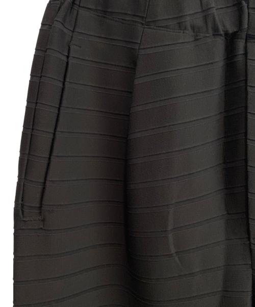 ISSEY MIYAKE（イッセイミヤケ）ISSEY MIYAKE (イッセイミヤケ) ボーダープリーツイージーパンツ ブラック サイズ:3の古着・服飾アイテム