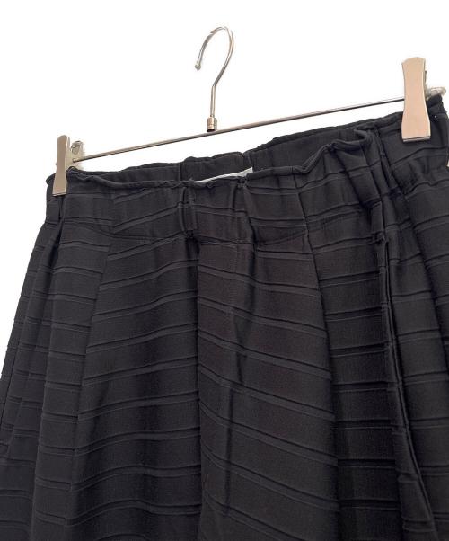 ISSEY MIYAKE（イッセイミヤケ）ISSEY MIYAKE (イッセイミヤケ) ボーダープリーツイージーパンツ ブラック サイズ:3の古着・服飾アイテム