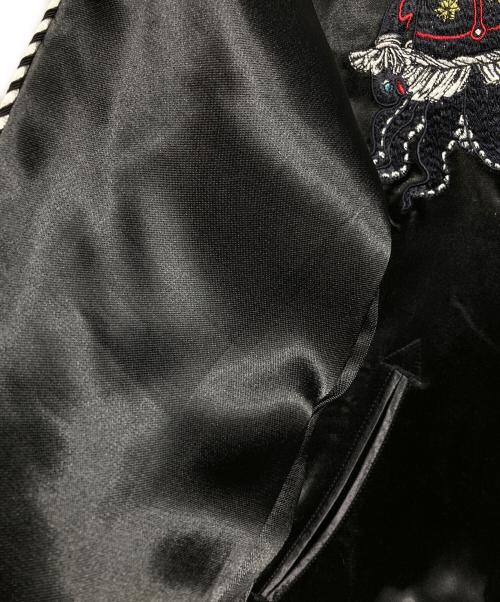 Yuko Higuchi（ユウコ ヒグチ）Yuko Higuchi (ユウコ ヒグチ) スカジャン 猫風神雷神図/Souvenir Jacket ブラック×ピンク サイズ:Mの古着・服飾アイテム