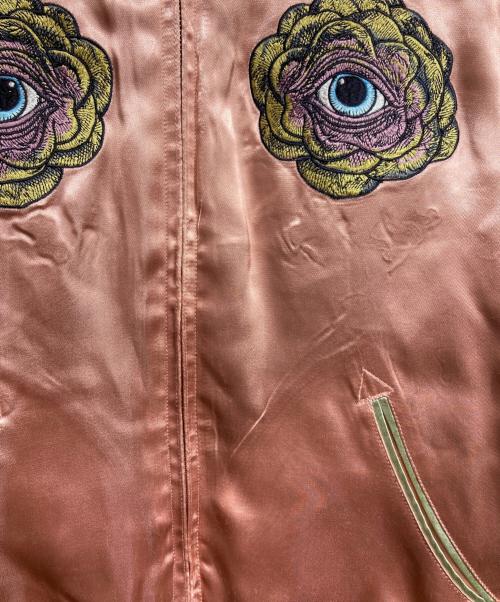 Yuko Higuchi（ユウコ ヒグチ）Yuko Higuchi (ユウコ ヒグチ) スカジャン 猫風神雷神図/Souvenir Jacket ブラック×ピンク サイズ:Mの古着・服飾アイテム