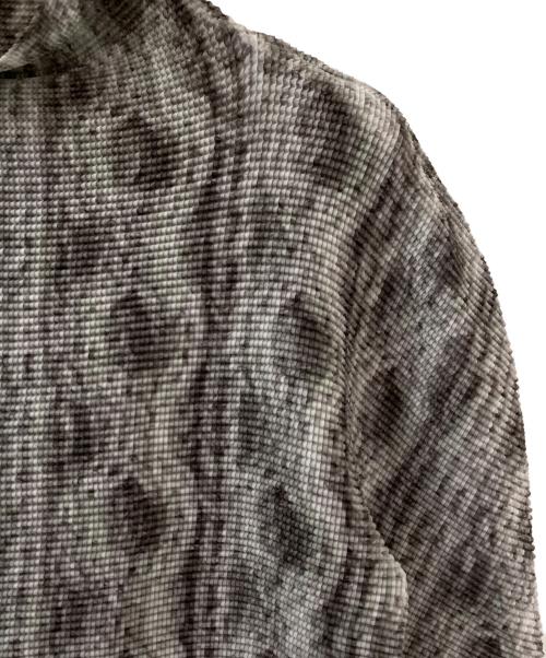me ISSEY MIYAKE（ミーイッセイ ミヤケ）me ISSEY MIYAKE (ミーイッセイ ミヤケ) ニット柄プリーツカットソー グレー サイズ:Freeの古着・服飾アイテム