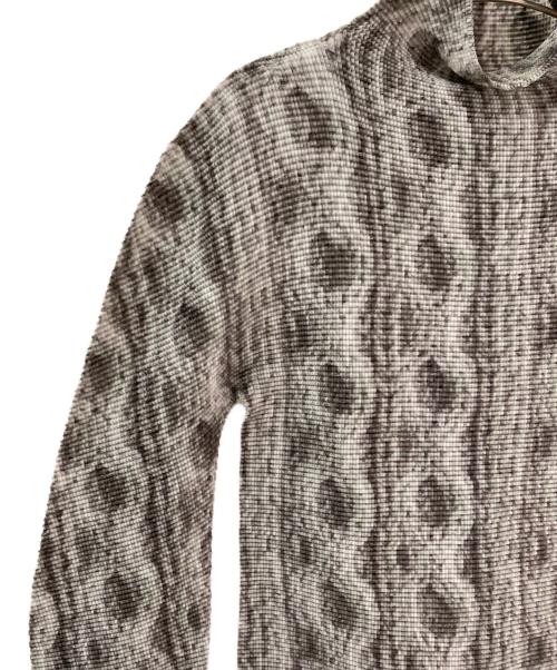 me ISSEY MIYAKE（ミーイッセイ ミヤケ）me ISSEY MIYAKE (ミーイッセイ ミヤケ) ニット柄プリーツカットソー グレー サイズ:Freeの古着・服飾アイテム