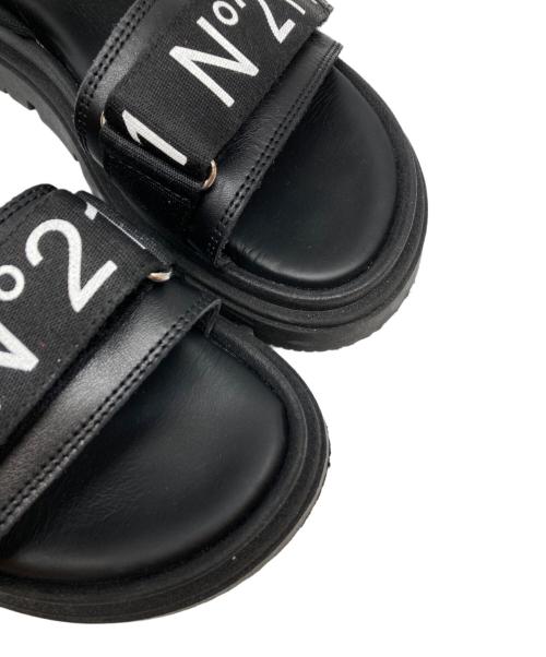 N°21（ヌメロヴェントゥーノ）N°21 (ヌメロヴェントゥーノ) サンダル ブラック サイズ:SIZE 37の古着・服飾アイテム