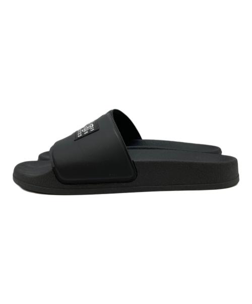 MM6 Maison Margiela（エムエムシックスメゾンマルジェラ）MM6 Maison Margiela (エムエムシックスメゾンマルジェラ) ナンバリングロゴスライドサンダル ブラック サイズ:37の古着・服飾アイテム