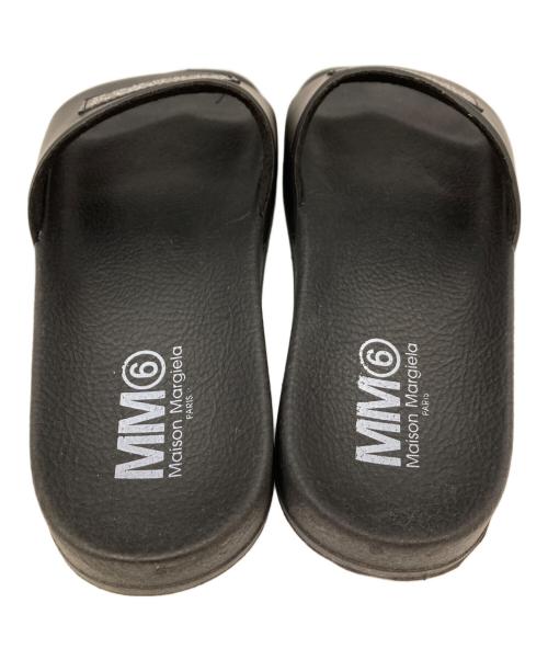 MM6 Maison Margiela（エムエムシックスメゾンマルジェラ）MM6 Maison Margiela (エムエムシックスメゾンマルジェラ) ナンバリングロゴスライドサンダル ブラック サイズ:37の古着・服飾アイテム