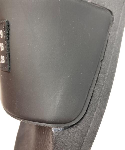 MM6 Maison Margiela（エムエムシックスメゾンマルジェラ）MM6 Maison Margiela (エムエムシックスメゾンマルジェラ) ナンバリングロゴスライドサンダル ブラック サイズ:37の古着・服飾アイテム
