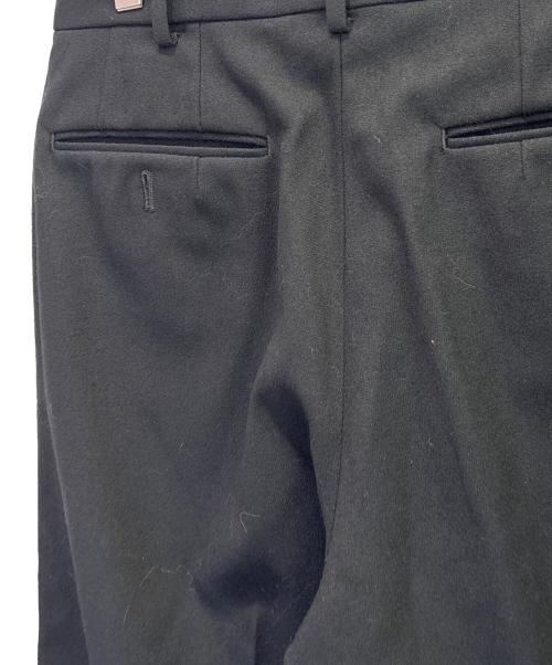 JOHN LAWRENCE SULLIVAN（ジョン ローレンス サリバン）JOHN LAWRENCE SULLIVAN (ジョン ローレンス サリバン) WOOL BARATHEA FRONT POCKET WIDE TROUSERS ブラック サイズ:48の古着・服飾アイテム