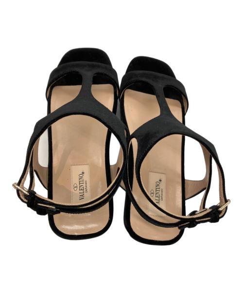 VALENTINO（ヴァレンティノ）VALENTINO (ヴァレンティノ) ベルベットプラットフォームサンダル ブラック サイズ:37の古着・服飾アイテム