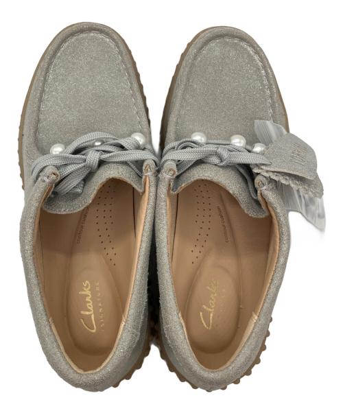 CLARKS（クラークス）CLARKS (クラークス) Torhill Bee シルバー サイズ:UK6の古着・服飾アイテム