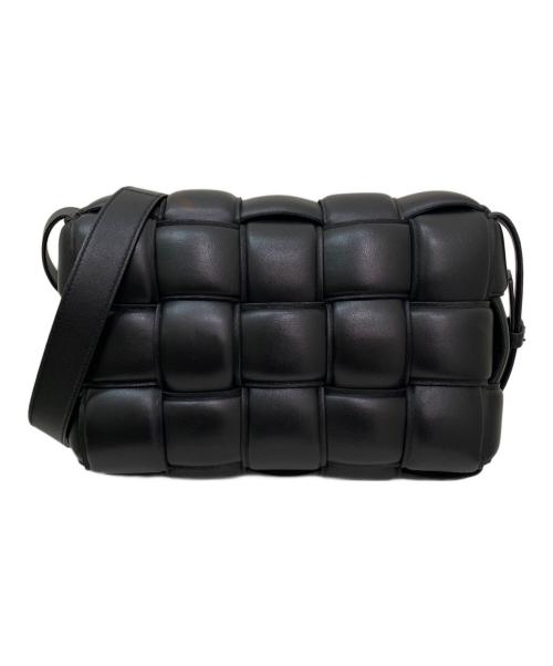 BOTTEGA VENETA（ボッテガベネタ）BOTTEGA VENETA (ボッテガベネタ) パデッド カセット ショルダーバッグ ブラックの古着・服飾アイテム