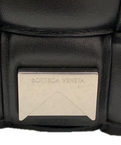 BOTTEGA VENETA（ボッテガベネタ）BOTTEGA VENETA (ボッテガベネタ) パデッド カセット ショルダーバッグ ブラックの古着・服飾アイテム