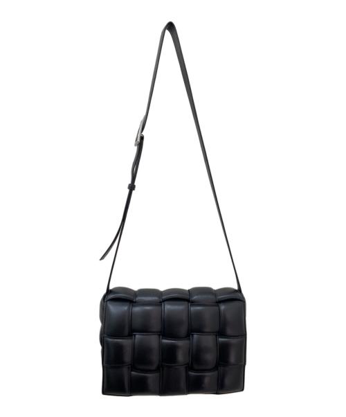 BOTTEGA VENETA（ボッテガベネタ）BOTTEGA VENETA (ボッテガベネタ) パデッド カセット ショルダーバッグ ブラックの古着・服飾アイテム