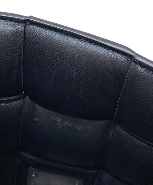 BOTTEGA VENETA（ボッテガベネタ）BOTTEGA VENETA (ボッテガベネタ) パデッド カセット ショルダーバッグ ブラックの古着・服飾アイテム