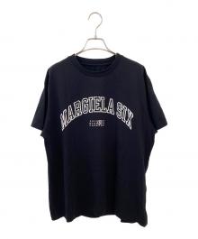 MM6 Maison Margiela（エムエムシックスメゾンマルジェラ）の古着「バーシティプリントTシャツ」｜ブラック