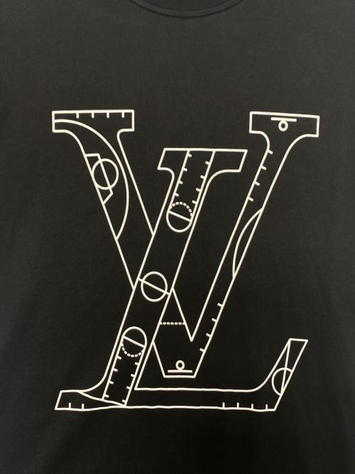 LOUIS VUITTON（ルイ ヴィトン）LOUIS VUITTON (ルイ ヴィトン) NBA (エヌビーエー) Printed T-Shirt ブラック サイズ:XSの古着・服飾アイテム