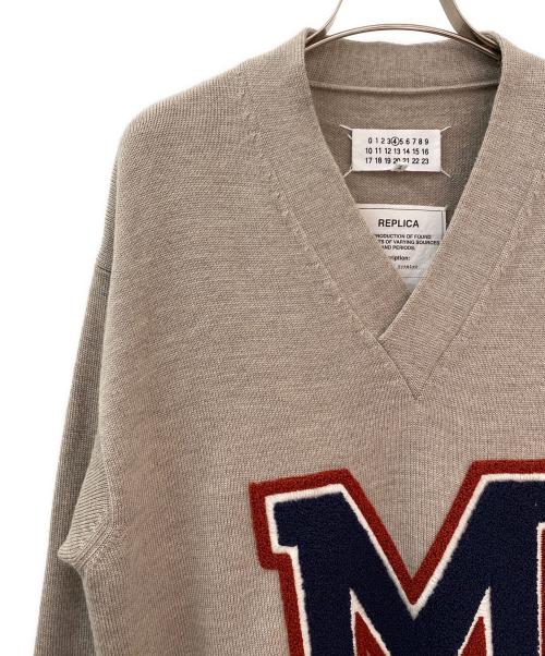 Maison Margiela 4（メゾンマルジェラ 4）Maison Margiela 4 (メゾンマルジェラ 4) REPLICA (レプリカ) 2015 レプリカカレッジセーター グレージュ サイズ:Lの古着・服飾アイテム