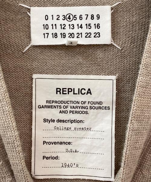 Maison Margiela 4（メゾンマルジェラ 4）Maison Margiela 4 (メゾンマルジェラ 4) REPLICA (レプリカ) 2015 レプリカカレッジセーター グレージュ サイズ:Lの古着・服飾アイテム