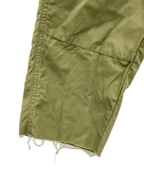 uniform experiment（ユニフォームエクスペリメント）uniform experiment (ユニフォームエクスペリメント) HEM CUT OFF CROPPED CARGO PANTS オリーブ サイズ:2の古着・服飾アイテム