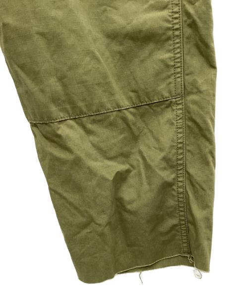 uniform experiment（ユニフォームエクスペリメント）uniform experiment (ユニフォームエクスペリメント) HEM CUT OFF CROPPED CARGO PANTS オリーブ サイズ:2の古着・服飾アイテム