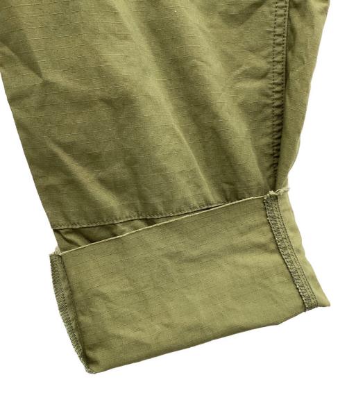 uniform experiment（ユニフォームエクスペリメント）uniform experiment (ユニフォームエクスペリメント) HEM CUT OFF CROPPED CARGO PANTS オリーブ サイズ:2の古着・服飾アイテム