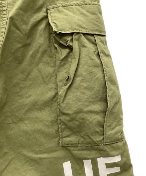 uniform experiment（ユニフォームエクスペリメント）uniform experiment (ユニフォームエクスペリメント) HEM CUT OFF CROPPED CARGO PANTS オリーブ サイズ:2の古着・服飾アイテム