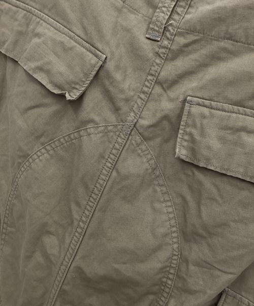 uniform experiment（ユニフォームエクスペリメント）uniform experiment (ユニフォームエクスペリメント) HEM CUT OFF CROPPED CARGO PANTS オリーブ サイズ:2の古着・服飾アイテム