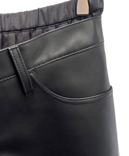 JUNYA WATANABE（ジュンヤワタナベ）JUNYA WATANABE (ジュンヤワタナベ) フェイクレザーアシンメトリープリーツスカート ブラック サイズ:Mの古着・服飾アイテム
