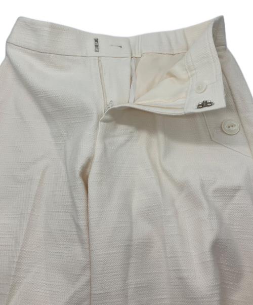 UNTITLED（アンタイトル）UNTITLED (アンタイトル) ファンシードビー ワイドパンツ　BD153-68207JJ ホワイト 未使用品の古着・服飾アイテム