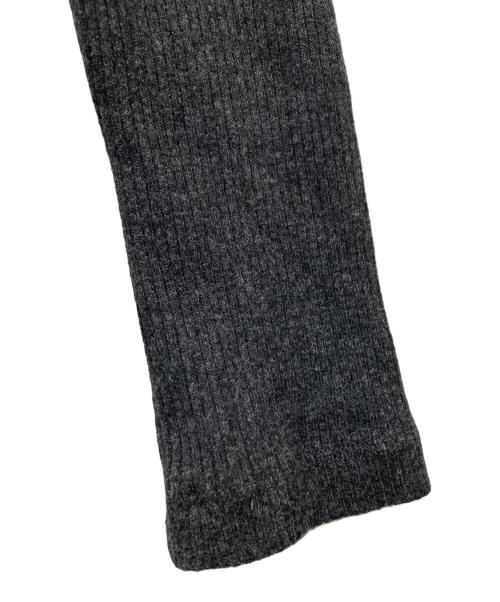 AGOLDE（エーゴールドイー）AGOLDE (エーゴールドイー) PEIRCE TEEシャツ グレー サイズ:SIZE S 未使用品の古着・服飾アイテム