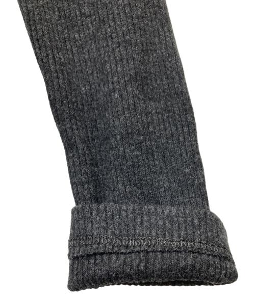 AGOLDE（エーゴールドイー）AGOLDE (エーゴールドイー) PEIRCE TEEシャツ グレー サイズ:SIZE S 未使用品の古着・服飾アイテム