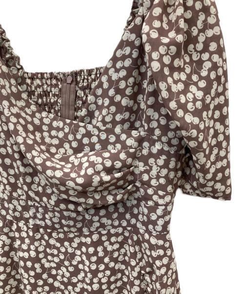 HER LIP TO（ハーリップトゥ）HER LIP TO (ハーリップトゥ) Cherry Pattern Cache-Coeur One-Piece ブラウン サイズ:Sの古着・服飾アイテム