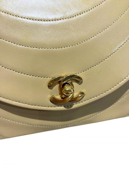 CHANEL（シャネル）CHANEL (シャネル) ウェーブステッチ/チェーンショルダーバッグ ベージュ サイズ:22.5の古着・服飾アイテム